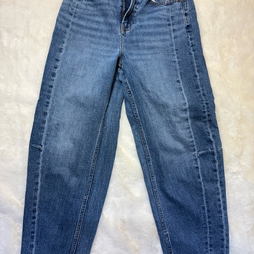 Old Navy Mid-Blue Straight-Leg Barrel Women’s Jeans